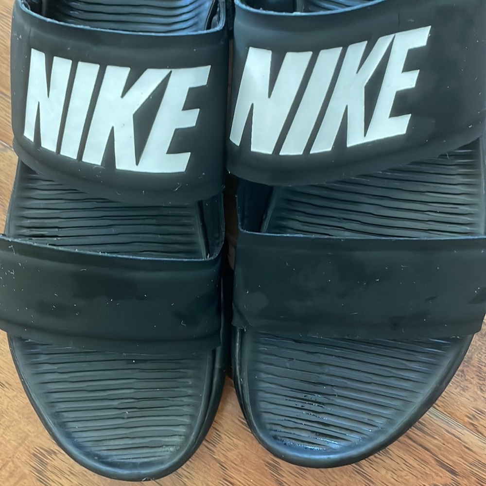 NIKE - Picture 4 of 5